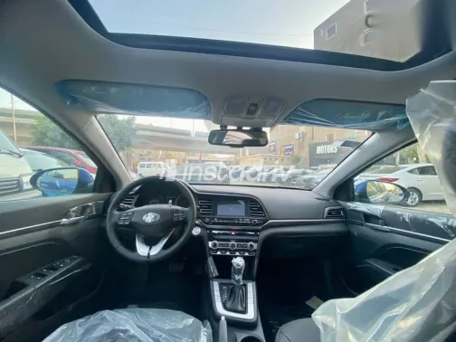 هيونداي إلنترا 2026 أزرق غامق جديدة للبيع - 2