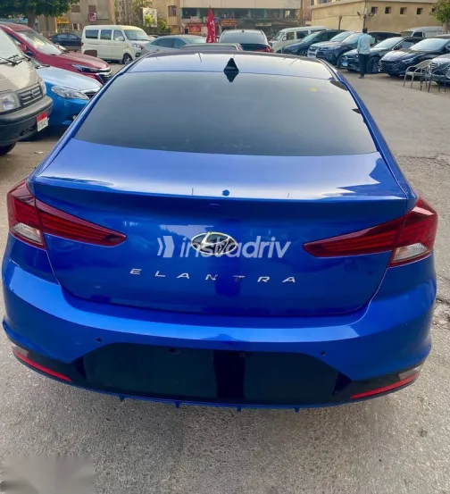 هيونداي إلنترا 2026 أزرق غامق جديدة للبيع - 3