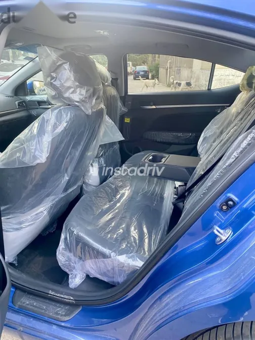 هيونداي إلنترا 2026 أزرق غامق جديدة للبيع - 6