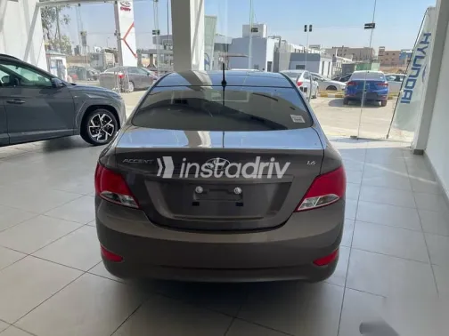 هيونداي اكسنت 2026 بني جديدة للبيع - 4