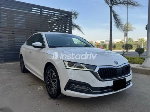 سكودا اوكتافيا 2021 أبيض مستعملة للبيع - 1