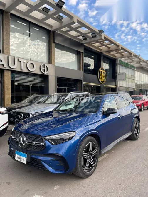 مرسيدس GLC 200 2024 أزرق غامق مستعملة للبيع - 1