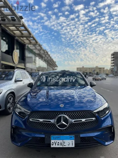 مرسيدس GLC 200 2024 أزرق غامق مستعملة للبيع - 4