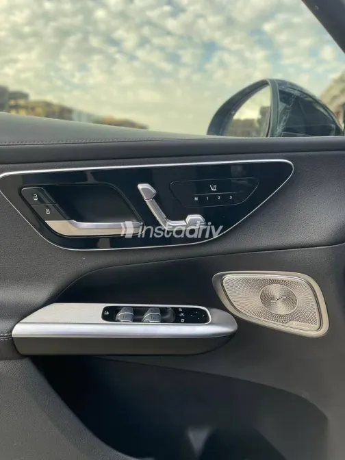 مرسيدس GLC 200 2024 أزرق غامق مستعملة للبيع - 6