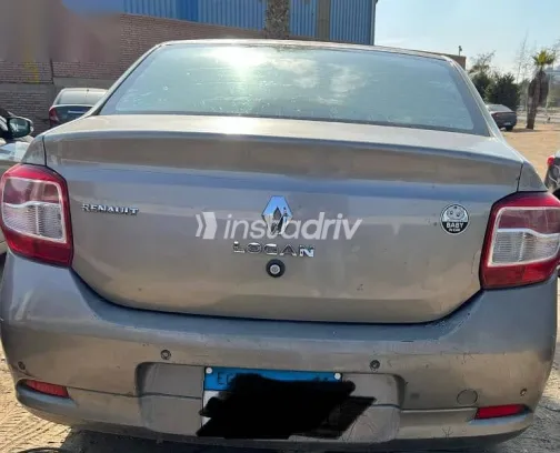 Renault Logan 2015 Gold Used for Sale - 1