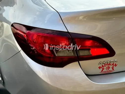 اوبل أسترا 2020 فضي مستعملة للبيع - 5