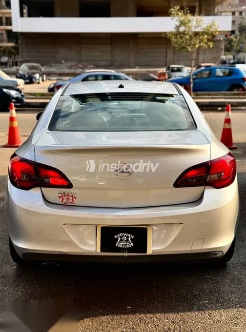 اوبل أسترا 2020 فضي مستعملة للبيع - 7