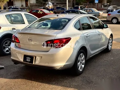 اوبل أسترا 2020 فضي مستعملة للبيع - 9