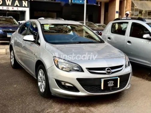 اوبل أسترا 2020 فضي مستعملة للبيع - 3
