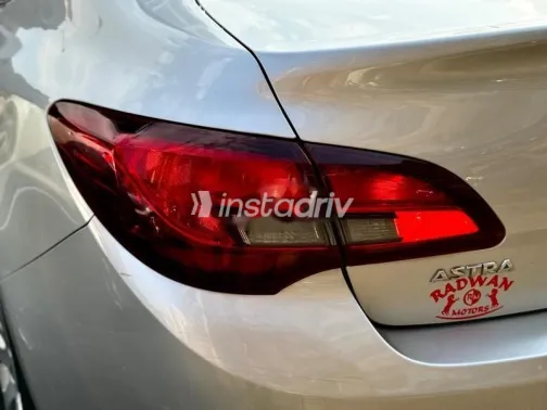 اوبل أسترا 2020 فضي مستعملة للبيع - 5