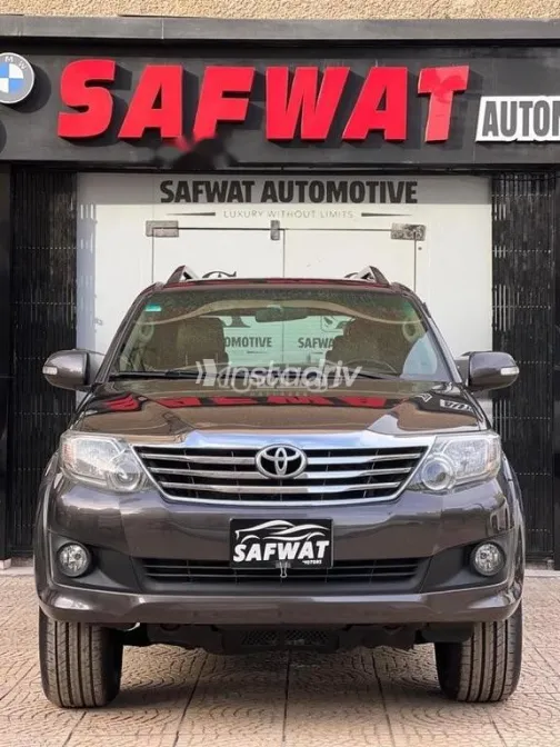 Toyota Fortuner 2017 Brown Used for Sale - 1