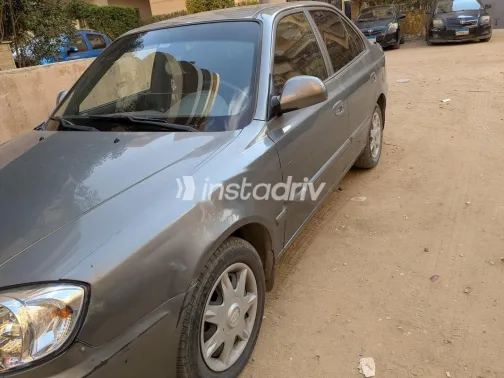 Hyundai Verna 2017 White Used for Sale - 3