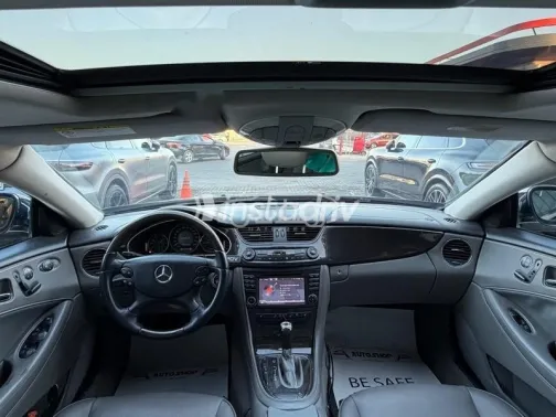 مرسيدس CLS Class 2005 أزرق غامق مستعملة للبيع - 2