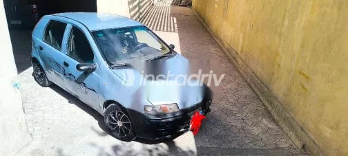 فيات بونتو 2001 أزرق غامق مستعملة للبيع - 2