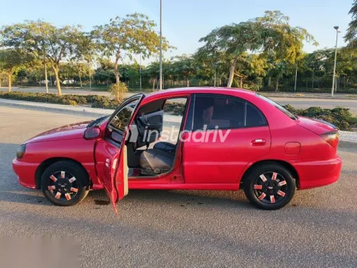 كيا ريو 2001 أحمر مستعملة للبيع - 2