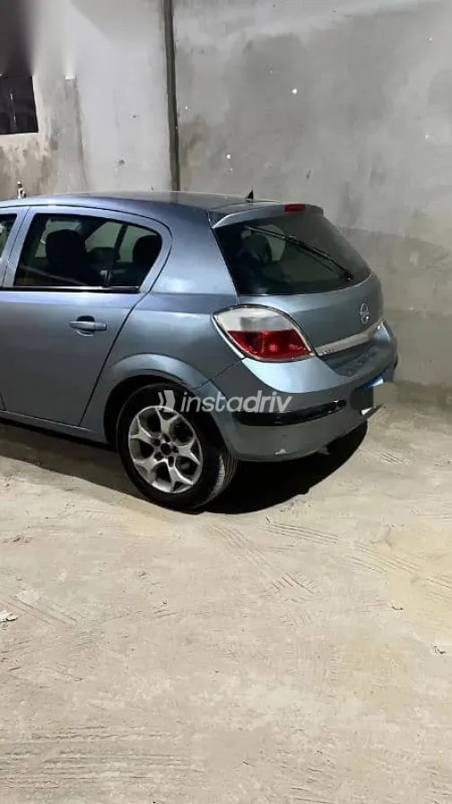 اوبل أسترا 2007 رمادي مستعملة للبيع - 2