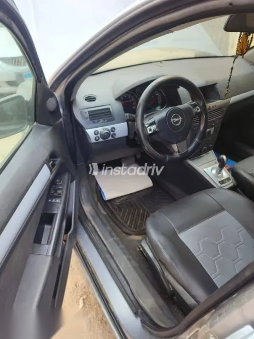 اوبل أسترا 2007 رمادي مستعملة للبيع - 3