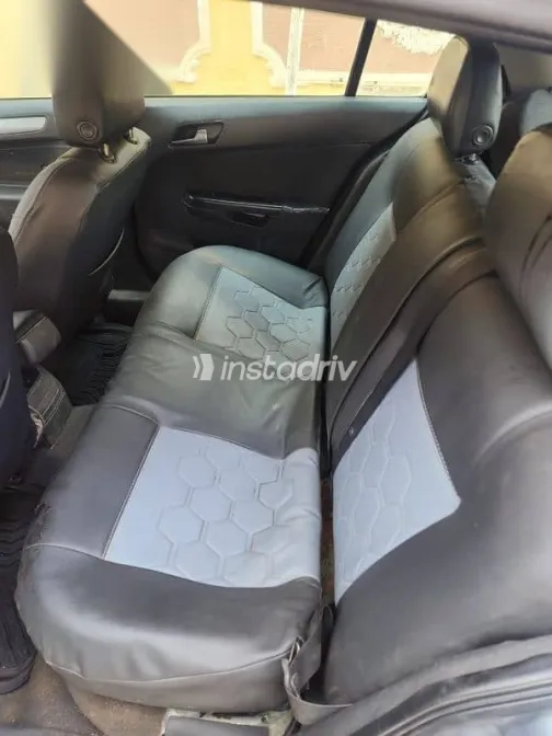 اوبل أسترا 2007 رمادي مستعملة للبيع - 4