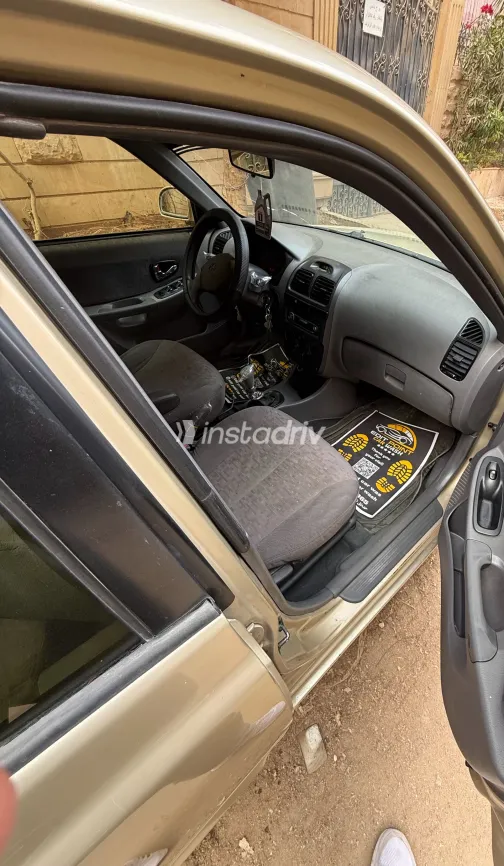 هيونداي فيرنا 2009 أبيض مستعملة للبيع - 1