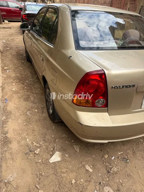 هيونداي فيرنا 2009 أبيض مستعملة للبيع - 2