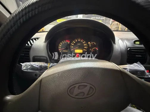 هيونداي فيرنا 2009 أبيض مستعملة للبيع - 5