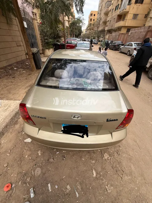 هيونداي فيرنا 2009 أبيض مستعملة للبيع - 8