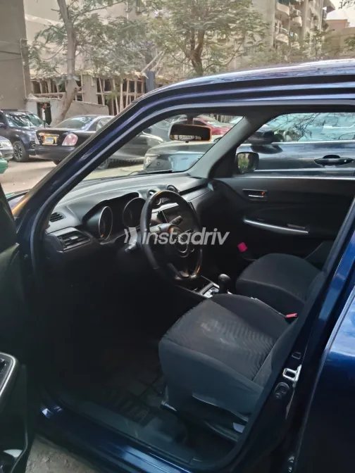 سوزوكى سويفت 2021 أبيض مستعملة للبيع - 1