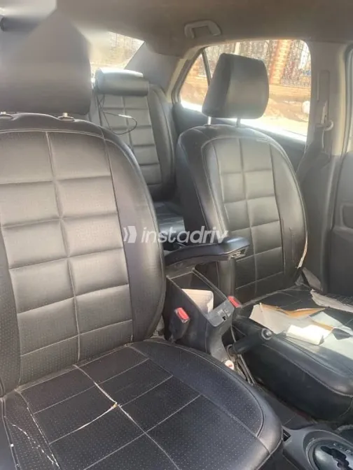 تويوتا ياريس 2006 فضي مستعملة للبيع - 4