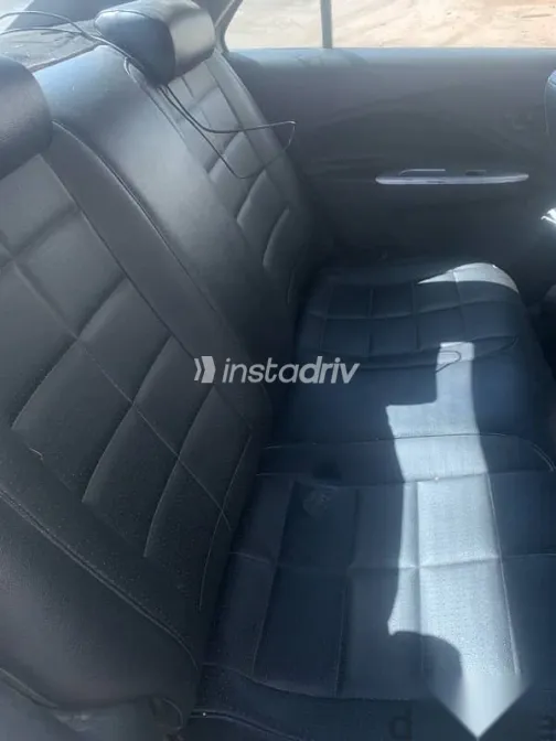 تويوتا ياريس 2006 فضي مستعملة للبيع - 5