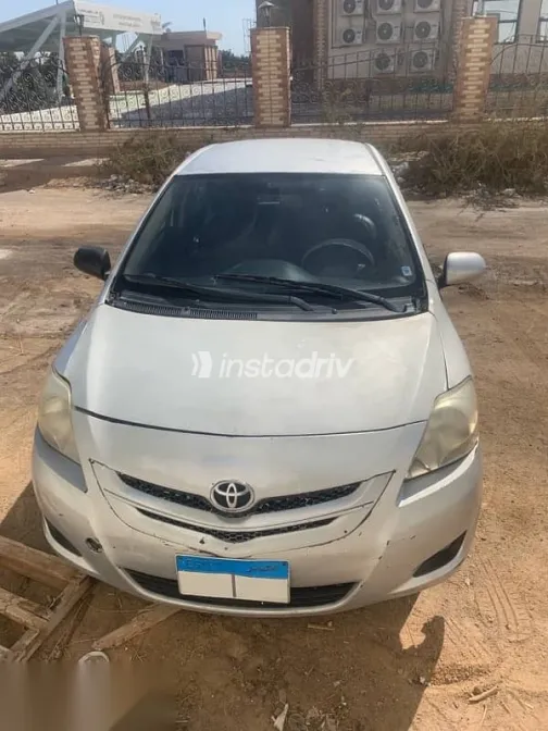 تويوتا ياريس 2006 فضي مستعملة للبيع - 6