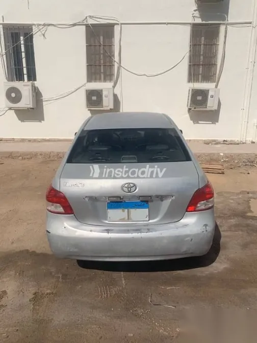 تويوتا ياريس 2006 فضي مستعملة للبيع - 7