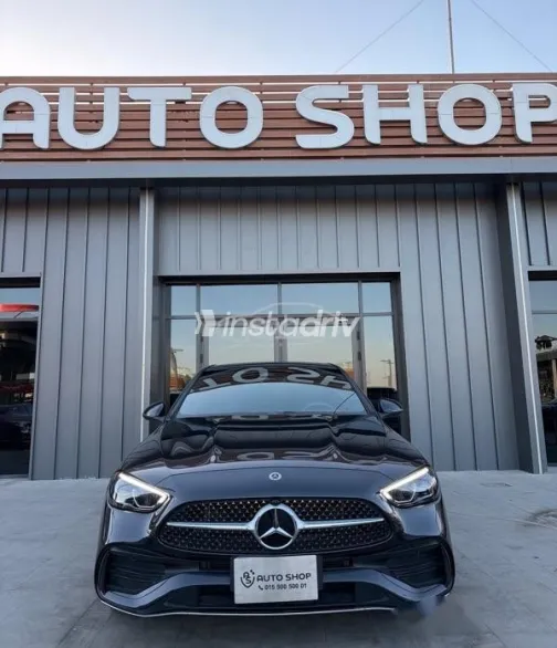 مرسيدس C 180 2025 أسود مستعملة للبيع - 1