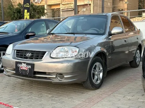 هيونداي فيرنا 2015 رمادي مستعملة للبيع - 2