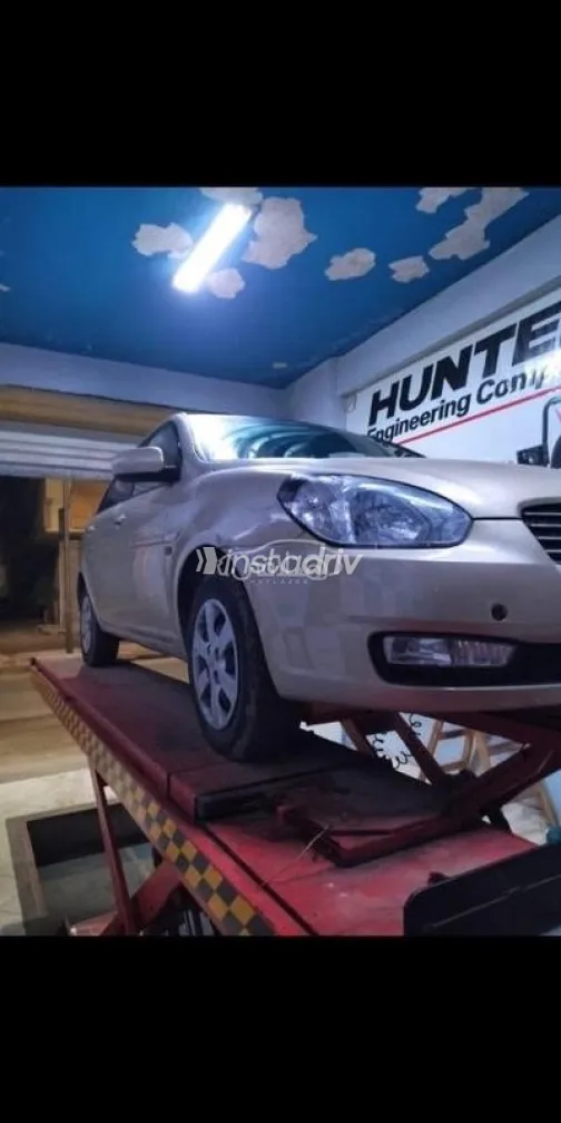 Hyundai Accent 2010 Gold Used for Sale - 4