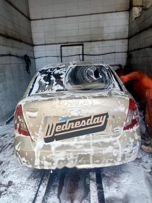 Hyundai Accent 2010 Gold Used for Sale - 5