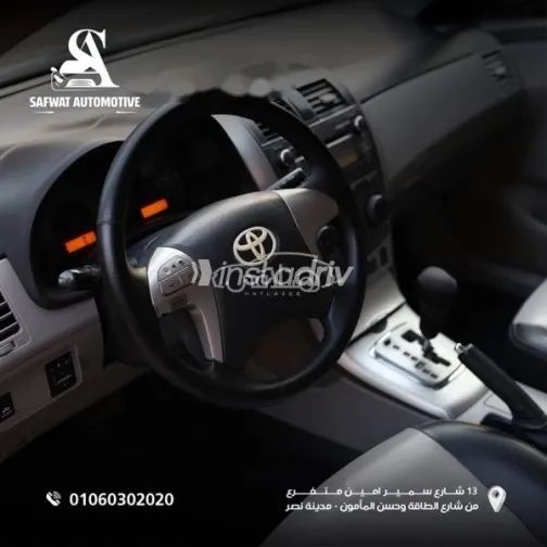 تويوتا كورولا 2012 فضي مستعملة للبيع - 4