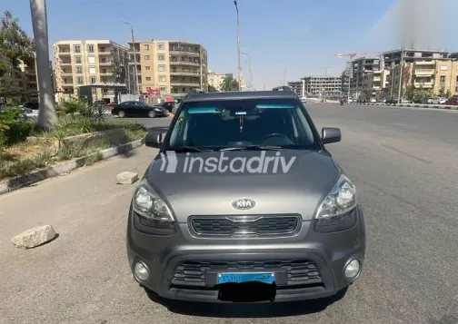 كيا سول 2013 رمادي مستعملة للبيع - 1
