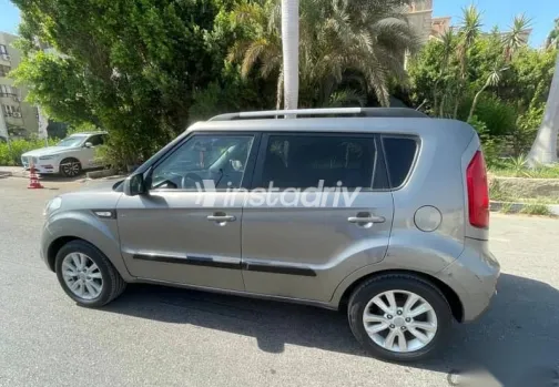 كيا سول 2013 رمادي مستعملة للبيع - 2