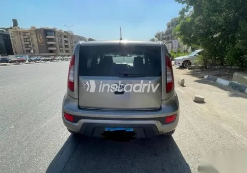 كيا سول 2013 رمادي مستعملة للبيع - 3