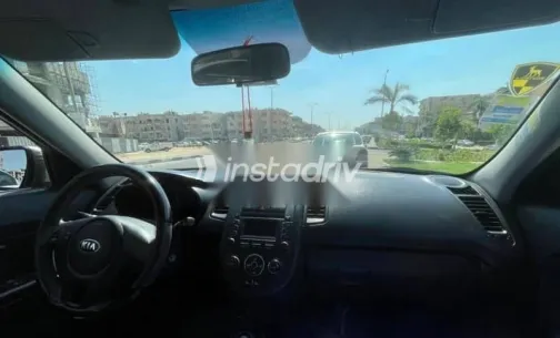 كيا سول 2013 رمادي مستعملة للبيع - 4