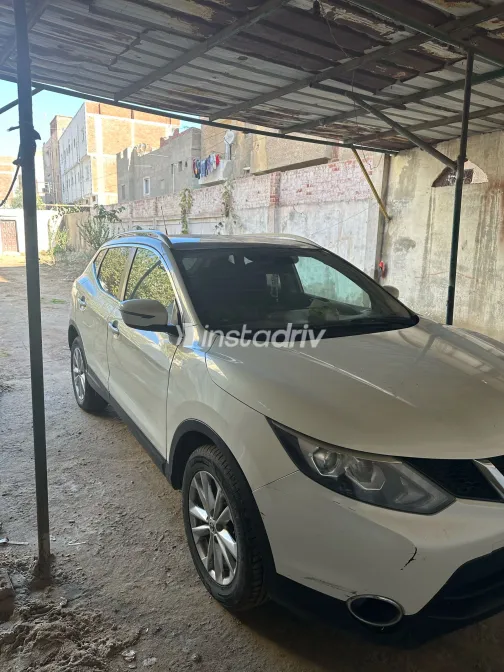 نيسان قشقاي 2017 أبيض مستعملة للبيع - 1