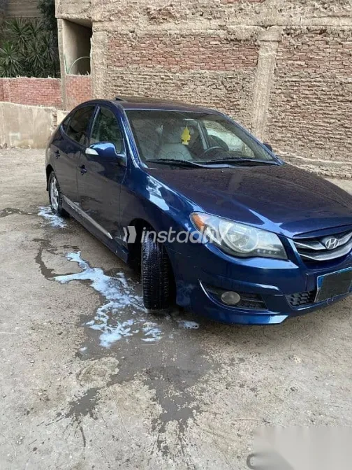 هيونداي إلنترا 2019 أزرق غامق مستعملة للبيع - 3