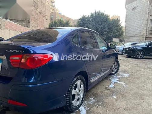 هيونداي إلنترا 2019 أزرق غامق مستعملة للبيع - 4