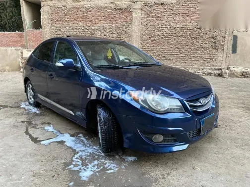 هيونداي إلنترا 2019 أزرق غامق مستعملة للبيع - 5