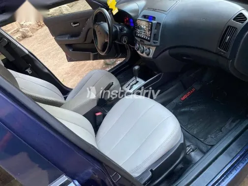 هيونداي إلنترا 2019 أزرق غامق مستعملة للبيع - 6