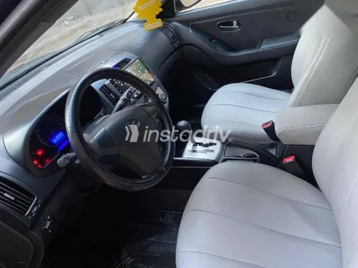 هيونداي إلنترا 2019 أزرق غامق مستعملة للبيع - 7