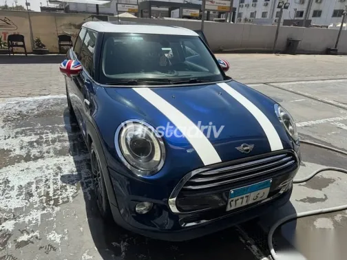 مينى كوبر 2017 أزرق غامق مستعملة للبيع - 3