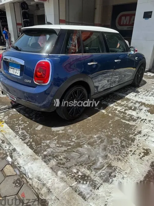 مينى كوبر 2017 أزرق غامق مستعملة للبيع - 5