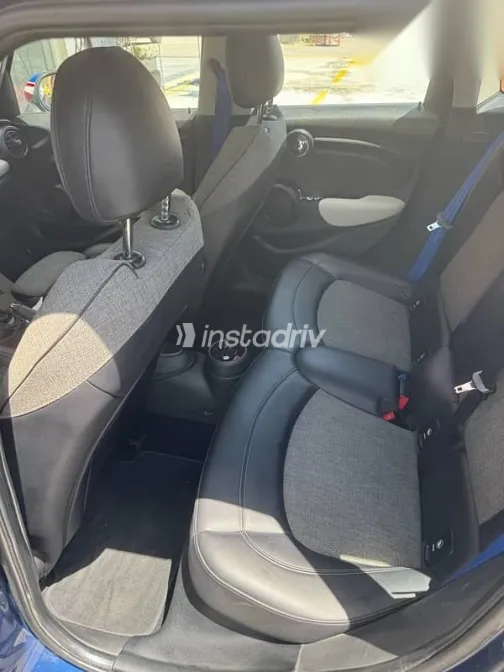 مينى كوبر 2017 أزرق غامق مستعملة للبيع - 7