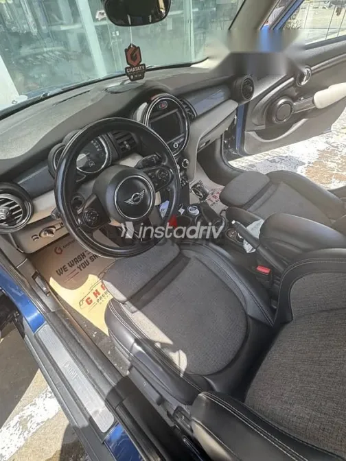 مينى كوبر 2017 أزرق غامق مستعملة للبيع - 9